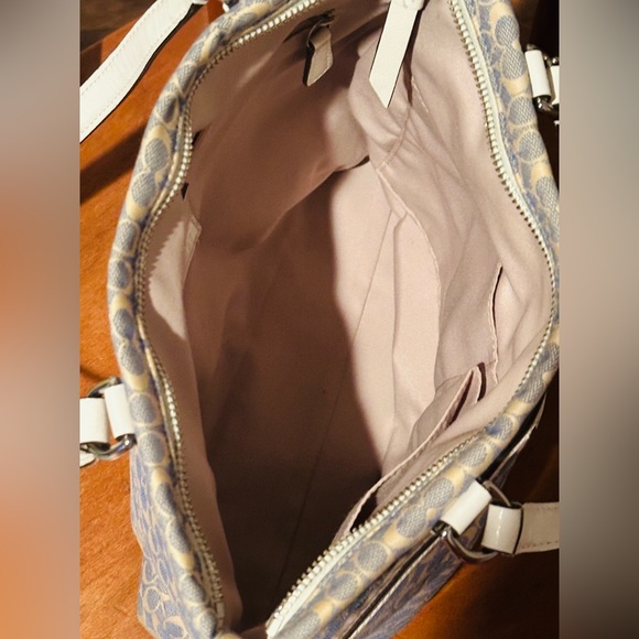 Authentic Coach Tote - Picture 9 of 16